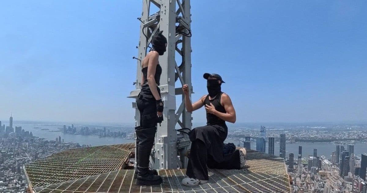 Pareja rusa escala la cima del Empire State para comprometerse y termina arrestada en Nueva York